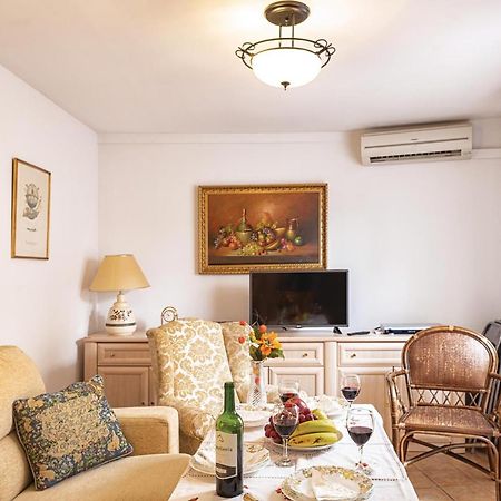 Beautiful Apartment In Cordoba With Kitchenette Exterior photo